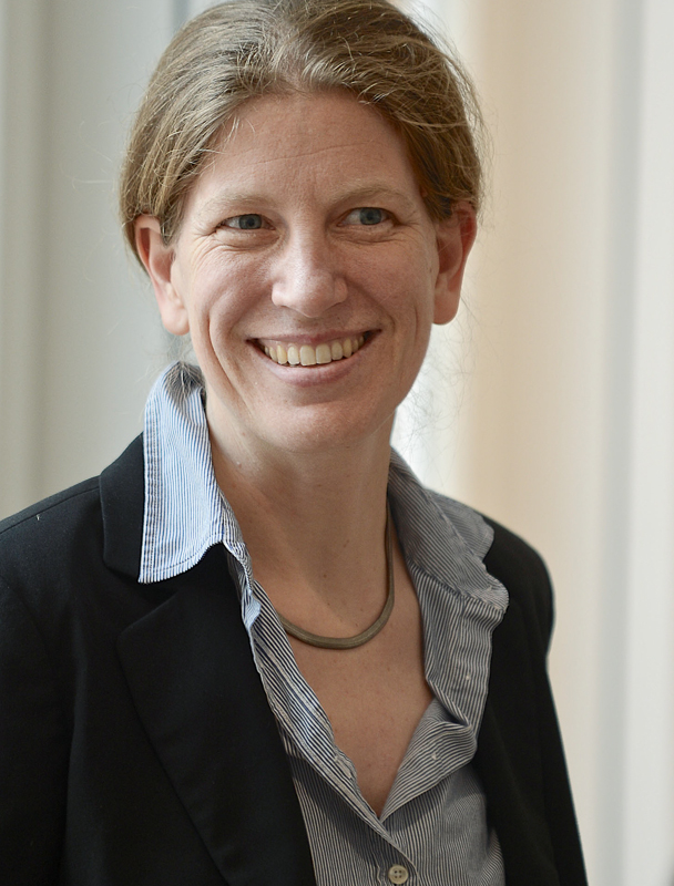 Dr. Nina Farwig